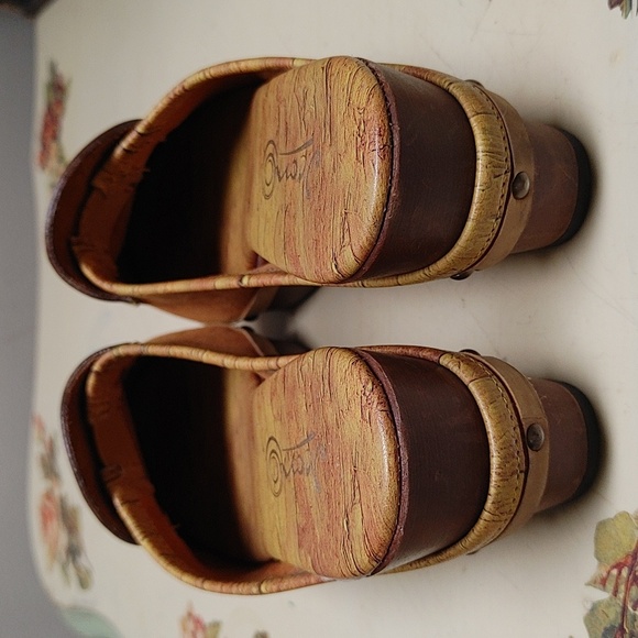 Icon Clogs Size 6 - Picture 4 of 9